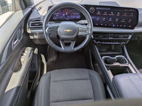 Used 2024 Chevrolet Traverse LT FWD image 4