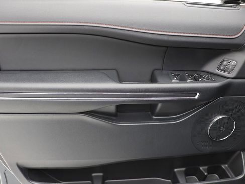 Used 2022 Ford Expedition Limited image 16