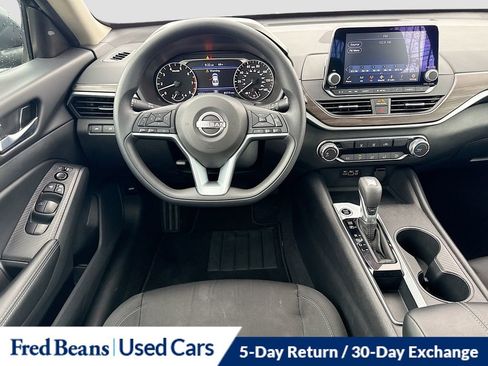 Used 2025 Nissan Altima 2.5 SV FWD image 22