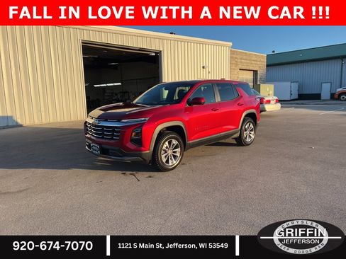 Used 2025 Chevrolet Equinox LT image 2