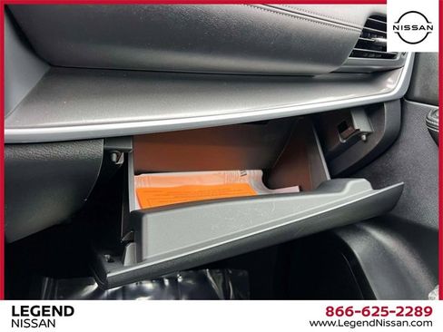 Used 2024 Nissan Rogue SV image 34