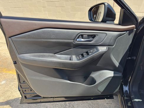 Used 2023 Nissan Rogue SV w/ SV Premium Package FWD image 37