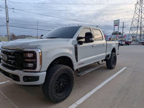 Used 2025 Ford F350 Lariat w/ Lariat Ultimate Package image 4