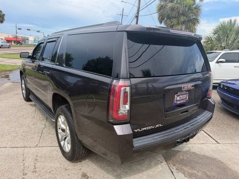 Used 2017 GMC Yukon XL SLT w/ Open Road Package RWD image 8