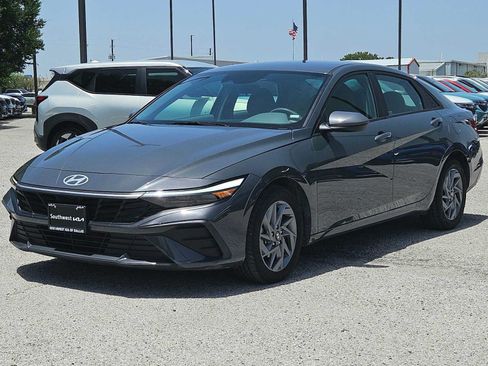 Used 2024 Hyundai Elantra SEL FWD image 10