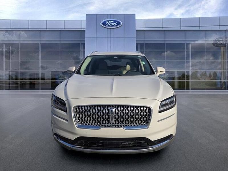 Used 2023 Lincoln Nautilus FWD w/ Premium Package image 3
