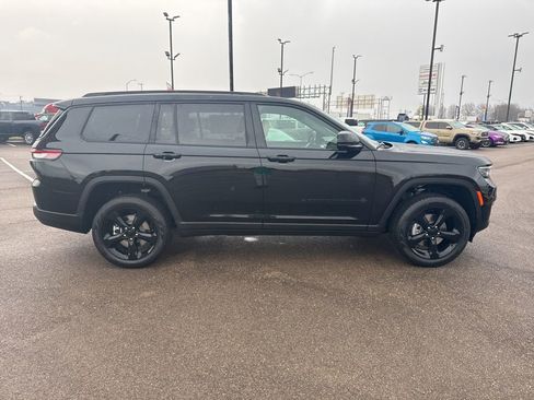 New 2025 Jeep Grand Cherokee L Limited w/ Black Appearance Package AWD/4WD image 15