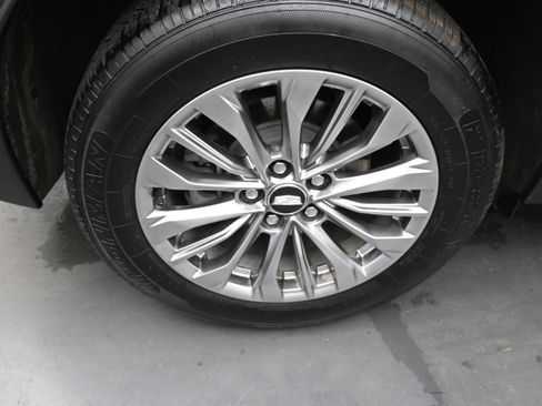 Used 2024 Cadillac XT4 Premium Luxury FWD image 11