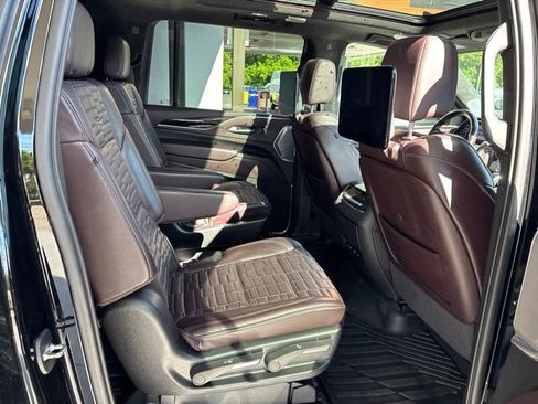 Used 2022 Cadillac Escalade ESV Sport Platinum w/ LPO, ONYX Package AWD/4WD image 12
