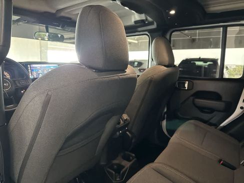 Used 2025 Jeep Gladiator Sport AWD/4WD image 22
