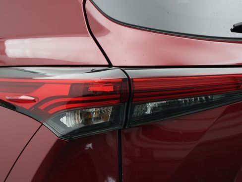 Used 2022 Toyota Highlander XLE FWD image 15