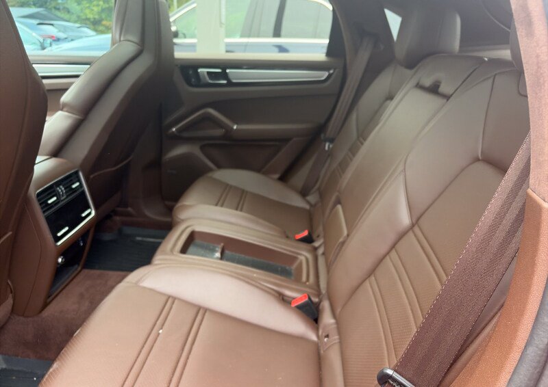 Certified 2022 Porsche Cayenne GTS AWD/4WD image 3
