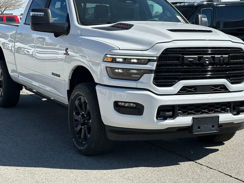 New 2026 RAM 2500 Laramie AWD/4WD image 10