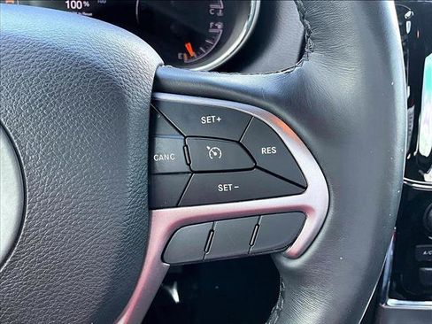 Used 2019 Jeep Grand Cherokee Altitude image 21