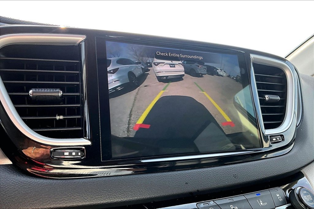 Used 2024 Chrysler Pacifica Touring-L FWD image 29