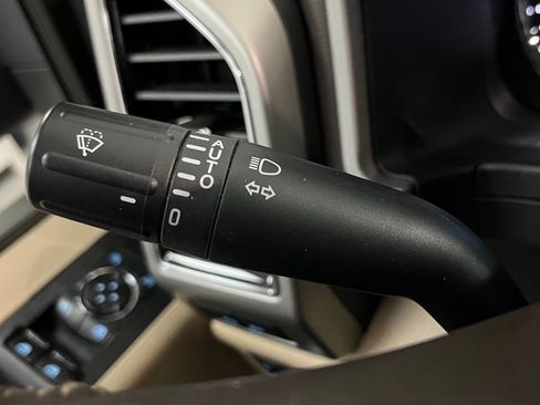 Used 2019 Ford F150 Lariat w/ Equipment Group 502A Luxury AWD/4WD image 32