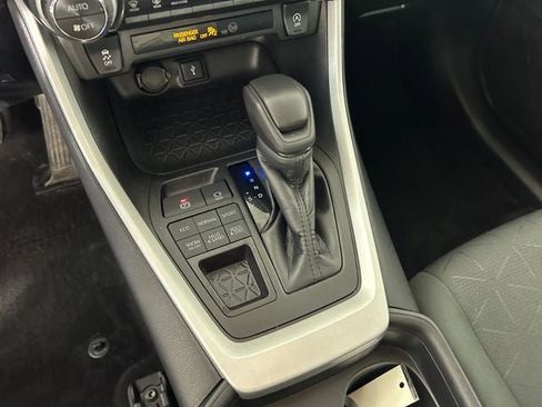 Used 2021 Toyota RAV4 XLE AWD/4WD image 21