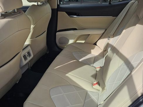 Used 2018 Toyota Camry XLE w/ Audio Package image 10