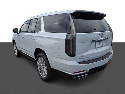 Used 2026 Cadillac Escalade Luxury w/ Touring Package AWD/4WD image 5