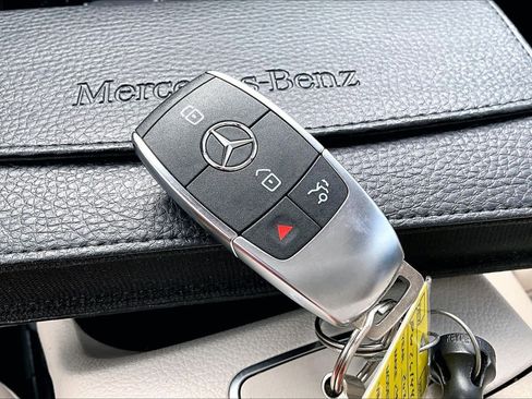 Certified 2023 Mercedes-Benz GLB 250 4MATIC image 15