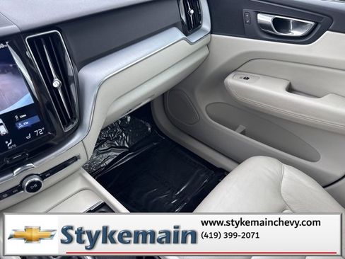 Used 2018 Volvo XC60 T6 Momentum w/ Convenience Package image 53