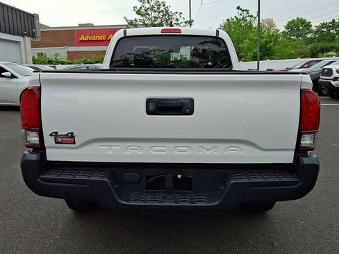 Certified 2022 Toyota Tacoma SR AWD/4WD image 5