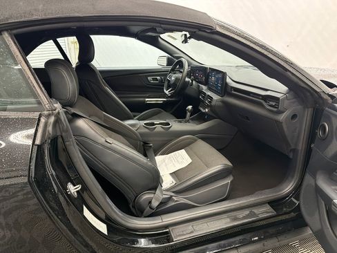 Used 2024 Ford Mustang Convertible image 14
