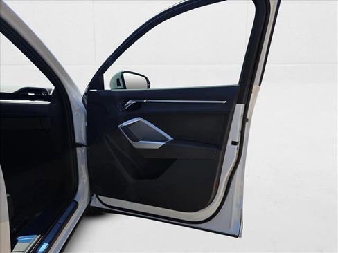 New 2025 Audi Q3 2.0T Premium image 11