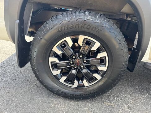 Used 2024 Nissan Frontier PRO-4X w/ Technology Package AWD/4WD image 49