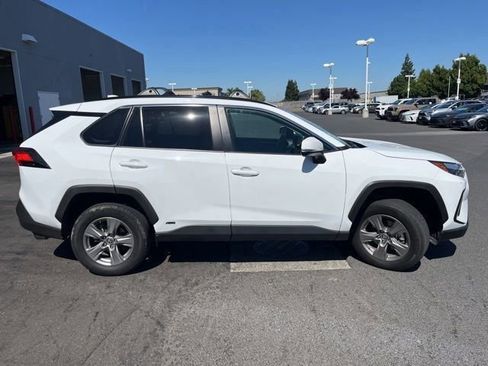 Used 2024 Toyota RAV4 LE AWD/4WD image 4