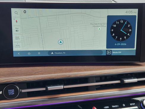 Used 2025 Hyundai Santa Fe Limited FWD image 16