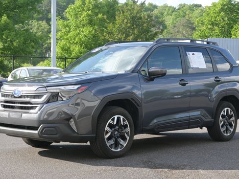 Certified 2025 Subaru Forester Premium AWD/4WD image 5