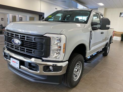 New 2026 Ford F250 XL w/ XL Chrome Package image 4