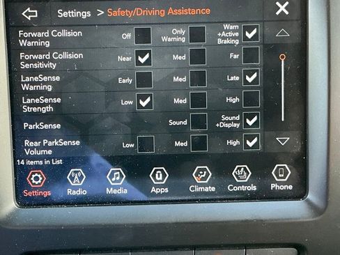 Used 2021 Jeep Cherokee Latitude Lux w/ Comfort/Convenience Group image 21