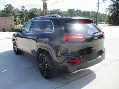 Used 2017 Jeep Cherokee Limited w/ Luxury Group FWD image 27