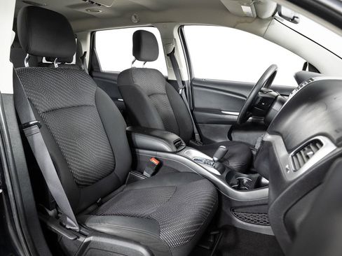 Used 2016 Dodge Journey SXT w/ Comfort/Convenience Group image 29