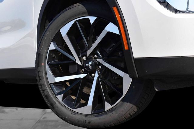 Used 2022 Mitsubishi Outlander ES FWD image 3