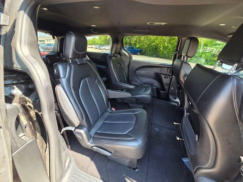 Used 2025 Chrysler Pacifica Select FWD image 26