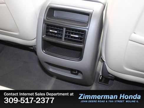 Used 2018 Cadillac XT5 Luxury w/ Driver Awareness Package image 9