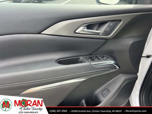Used 2025 Chevrolet Traverse LT w/ Driver Confidence Package AWD/4WD image 17