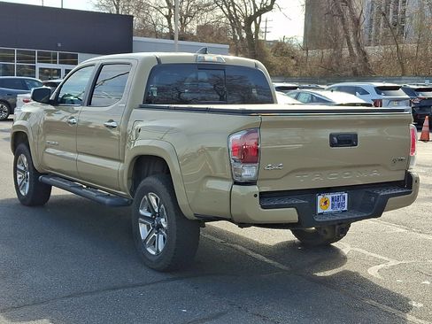 Used 2017 Toyota Tacoma Limited image 3