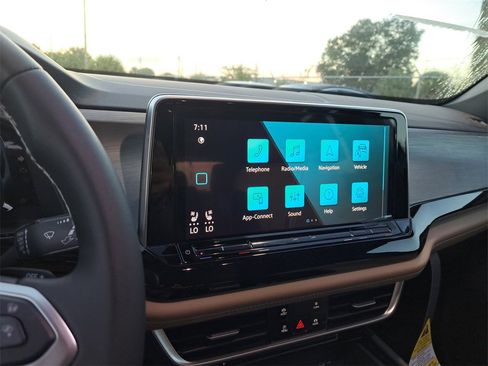 New 2026 Volkswagen Atlas Cross Sport SE image 8