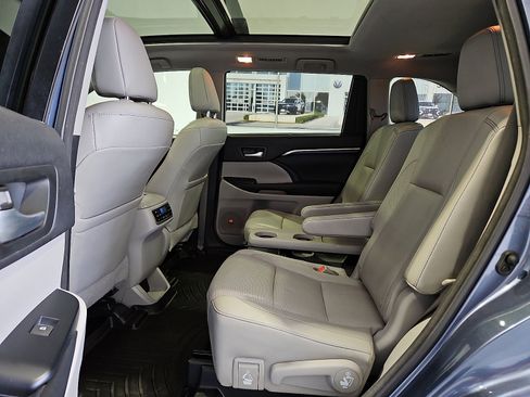 Used 2015 Toyota Highlander Limited Platinum AWD/4WD image 11