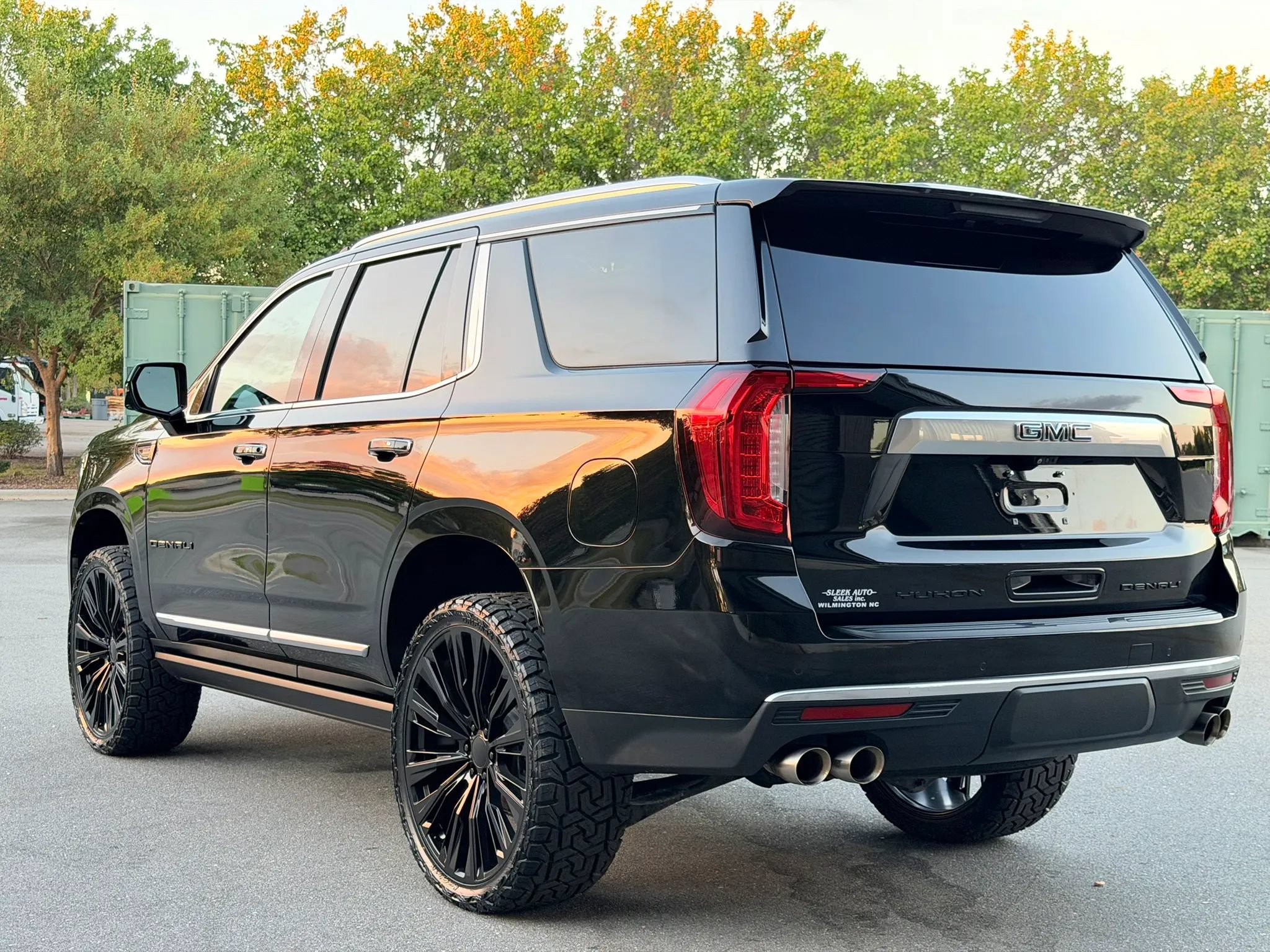 Used 2022 GMC Yukon Denali w/ Denali Premium Package AWD/4WD image 5