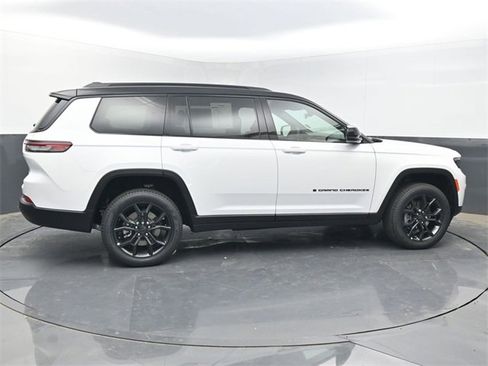 New 2025 Jeep Grand Cherokee L Limited image 6