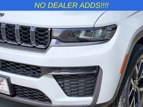 New 2026 Jeep Grand Cherokee Altitude AWD/4WD image 9