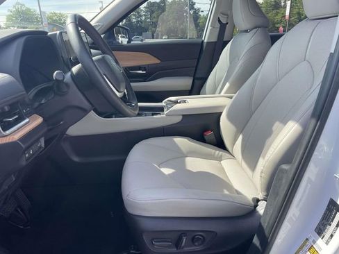 Used 2025 Toyota Grand Highlander FWD image 21