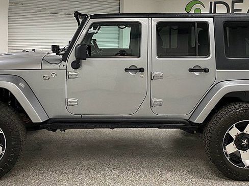 Used 2013 Jeep Wrangler Unlimited Sahara w/ Connectivity Group AWD/4WD image 8