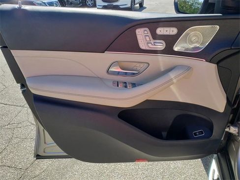 Used 2021 Mercedes-Benz GLS 450 4MATIC image 11