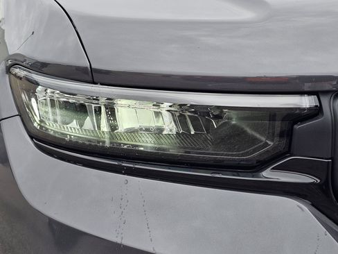 New 2025 Jeep Grand Cherokee Altitude image 4